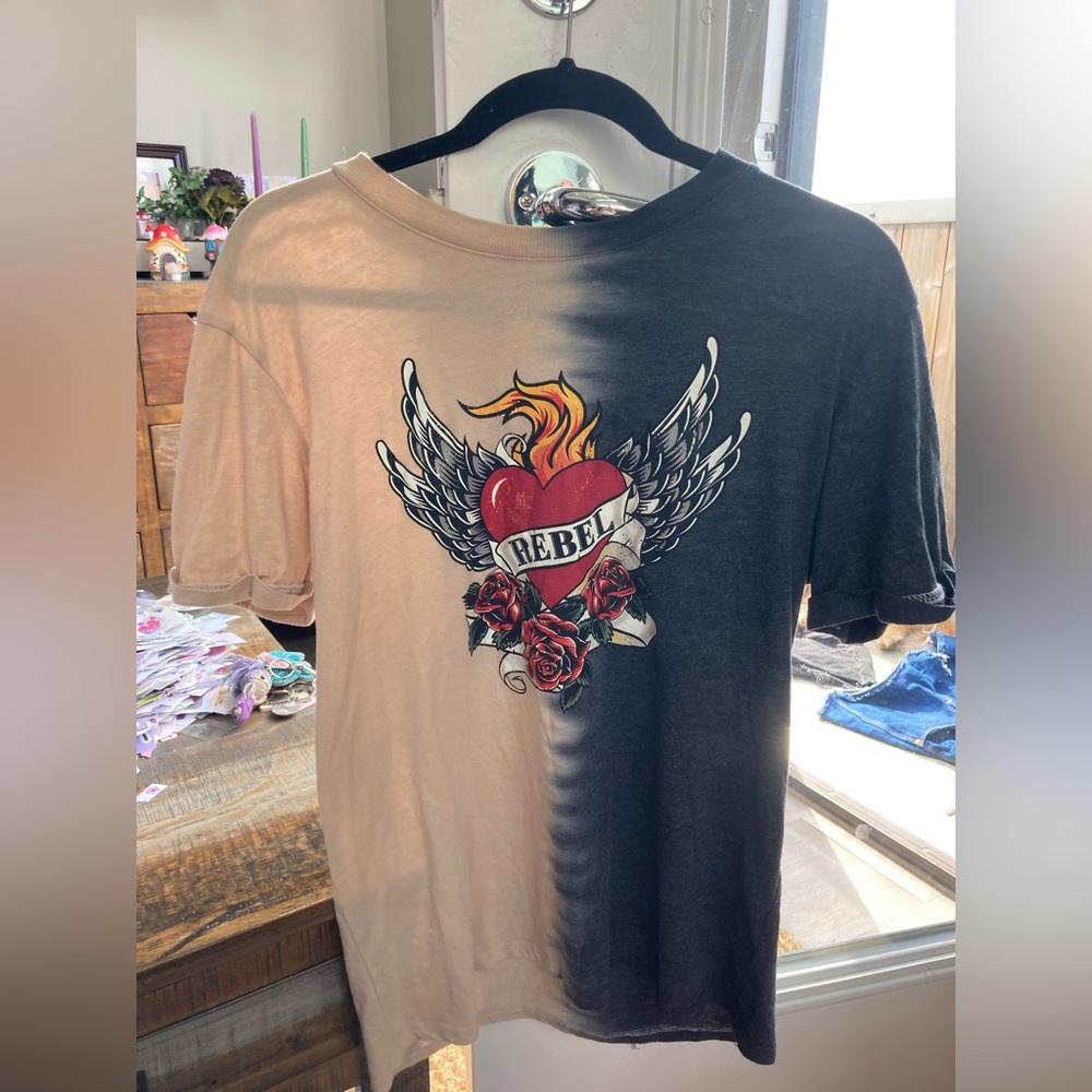 Split black and tan tee shirt that says rebel in great condition no stains